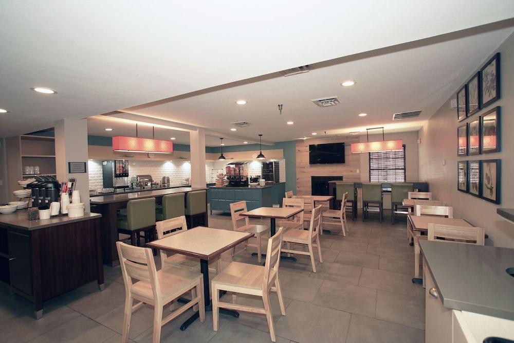 Hotel Country & By Radisson, Greenfield, In 2*